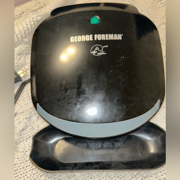 George Foreman Grilling Machine 2 Serving Grill w/Drip Tray - Picture 3 of 9